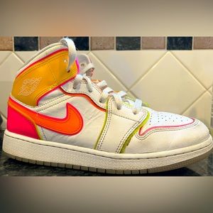 Air Jordan 1 Mid Edge Glow